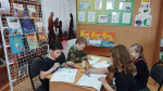 В рамках проекта «Всё начинается с семьи» в Стрелецкой сельской библиотеке прошел конкурс рисунков «Россия как сердце у меня одна».