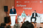 В Ханты-Мансийске Губернатор Югры Руслан Кухарук, Сопредседатель ВАРМСУ Ирина Гусева и председатель Совета Ассоциации Добро.рф Артем Метелев дали старт образовательной программе «Добрые города».